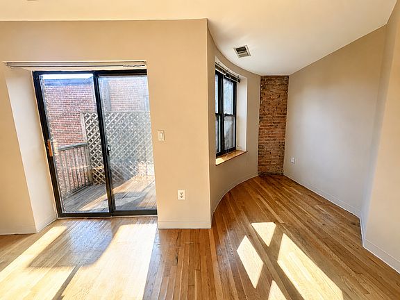 3rd image of 87 Gainsborough St