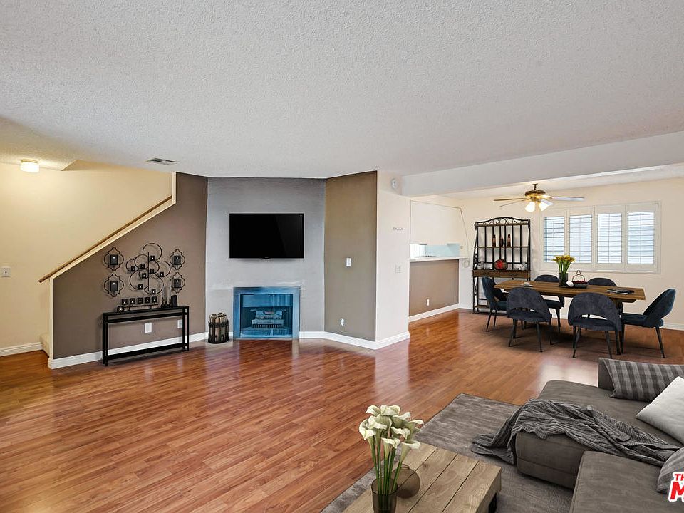 1st image of 18333 Hatteras St Unit 32