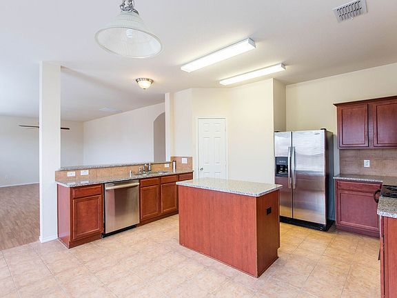 3rd image of 3010 Pinecrest Dr