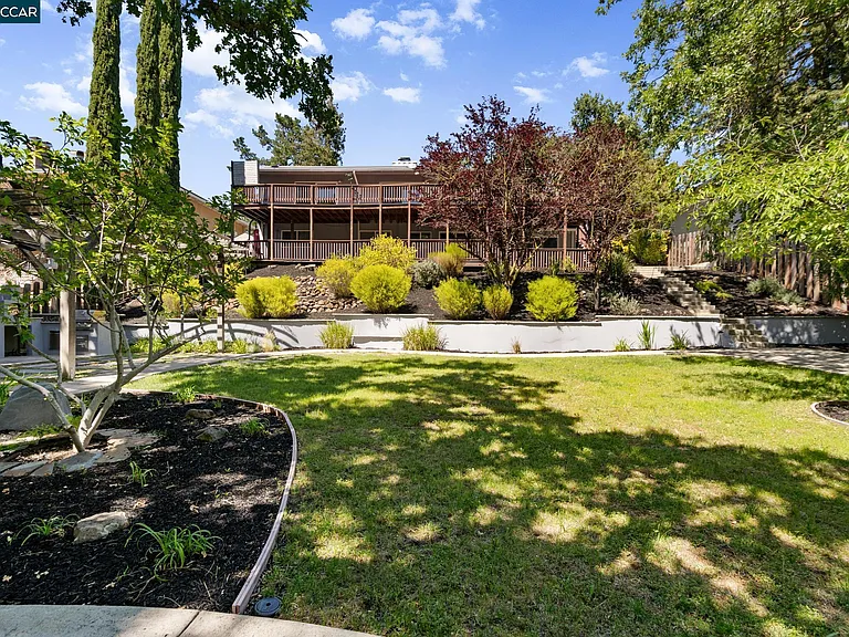 1021 Windsor Dr — Photo 28