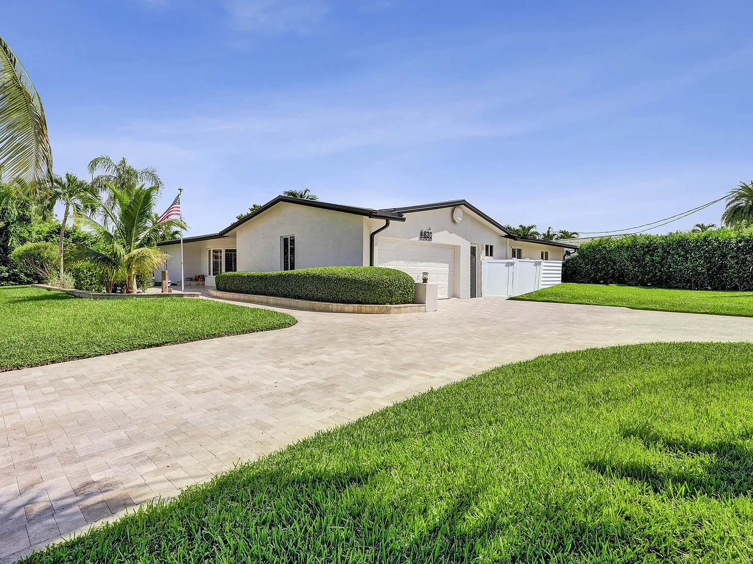4 bed, 2.5 bath, 2380 sqft, $6,900 — Photo 4
