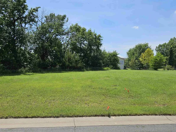 4215 Niblick Dr, Winfield, KS 67156