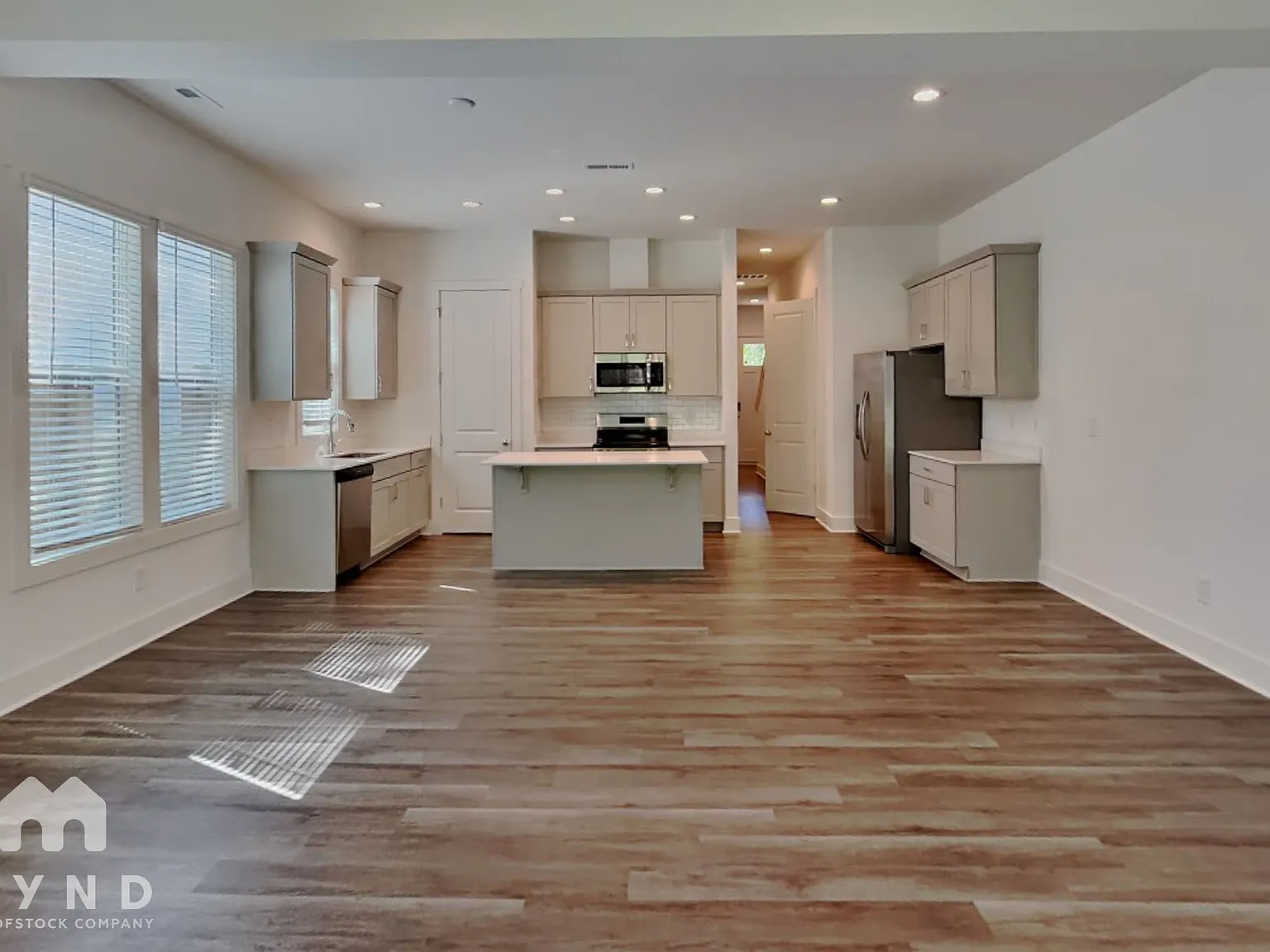 3 bed, 2.5 bath, 2054 sqft, $2,145 — Photo 3