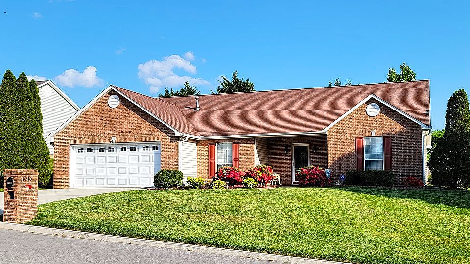 2nd image of 10210 Lynn Chase Ln