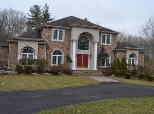 124 Riata Ln, Bartonsville, PA 18321