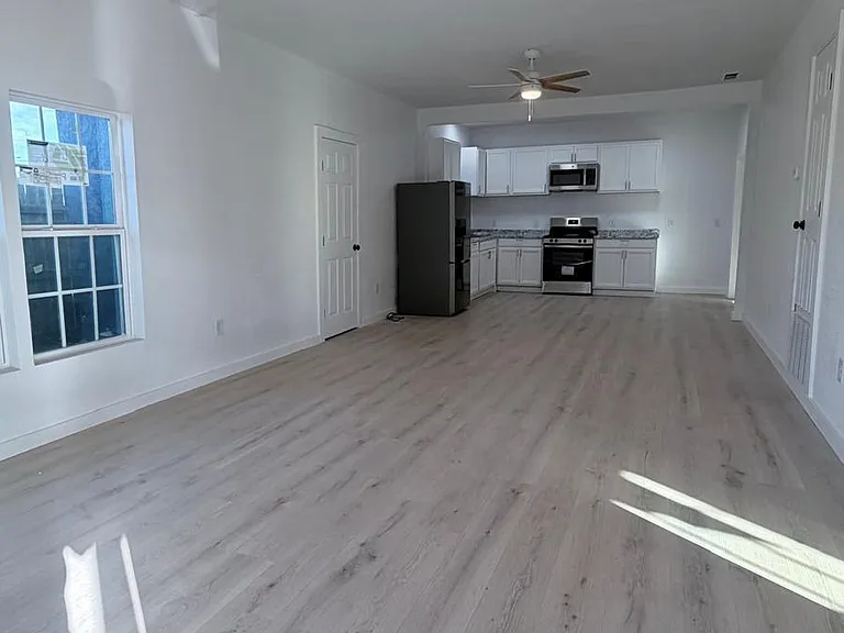 2503 Buchanan St — Photo 1