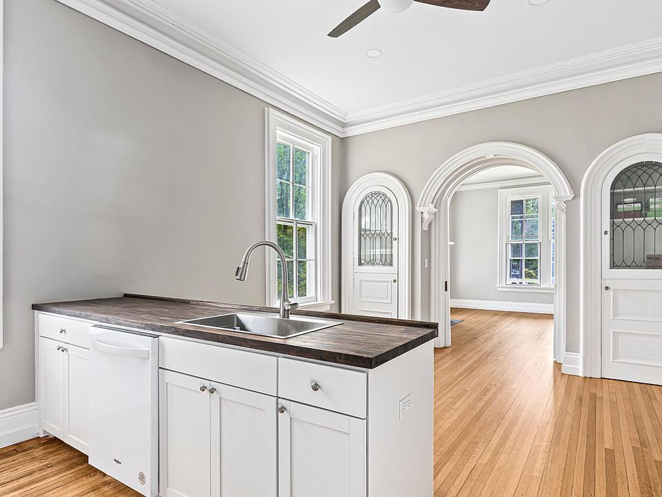 1st image of 123 William St #B