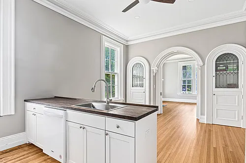 123 William St Photo 1