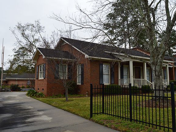 2nd image of 1612 Cypress Ln
