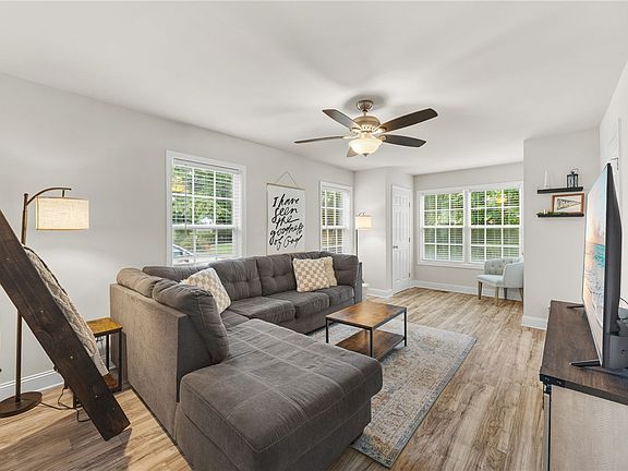 4th image of 109 Boyce Cir