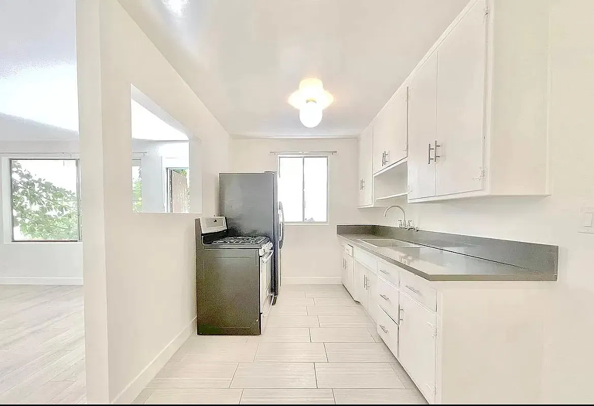 2 bed, $2,595 — Photo 4