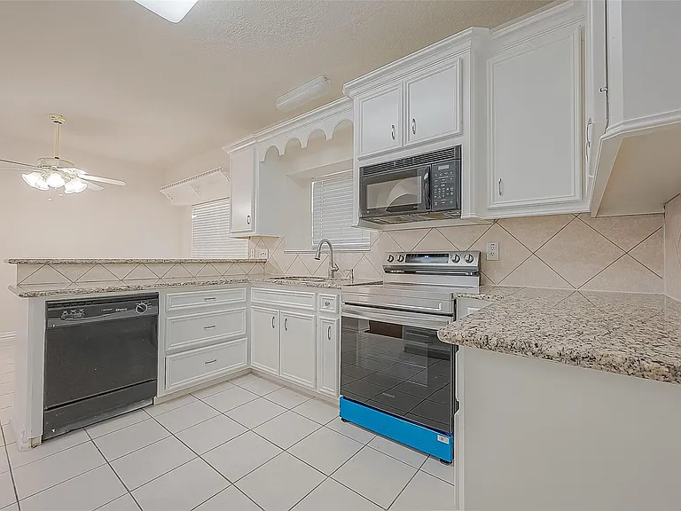 1189 Lovett St — Photo 25