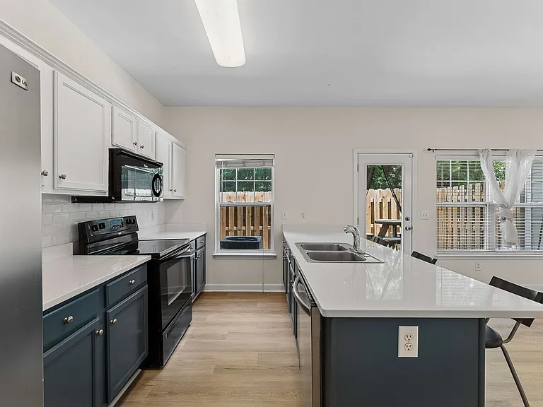 553 Rosedale Ave #107 — Photo 9