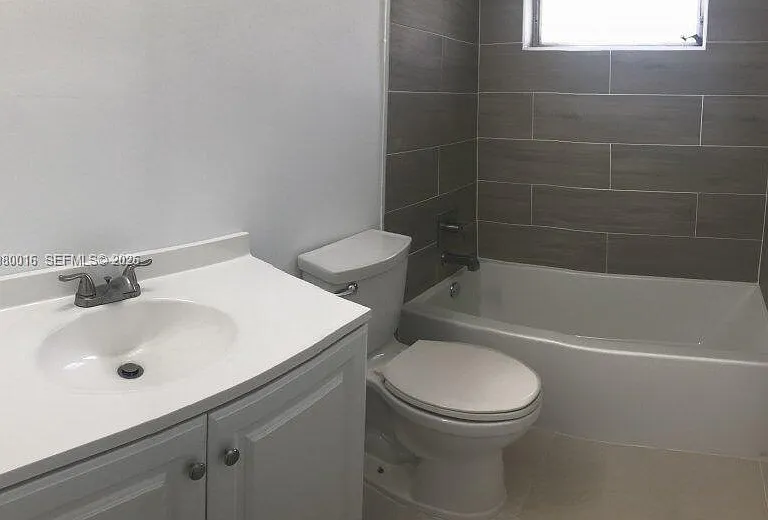 930 Benevento Ave #930 — Photo 13