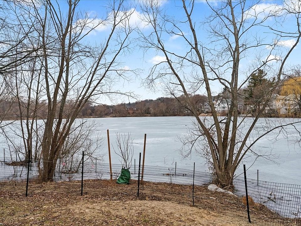 1st image of 40 Lake Shore Rd