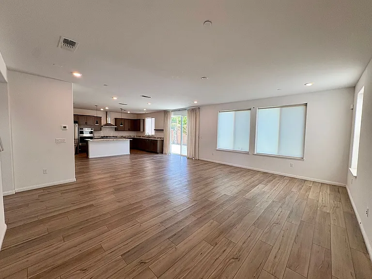 204 Wooley Creek Way — Photo 3