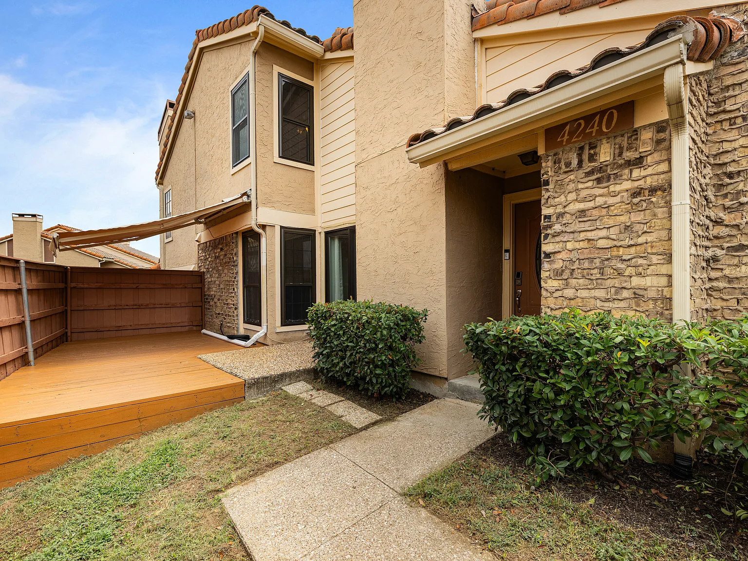 2 bed, 1377 sqft, $2,150 — Photo 2