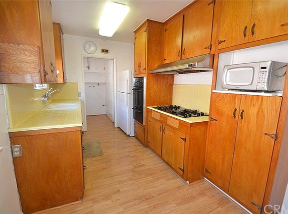 4th image of 16815 S Catalina Ave