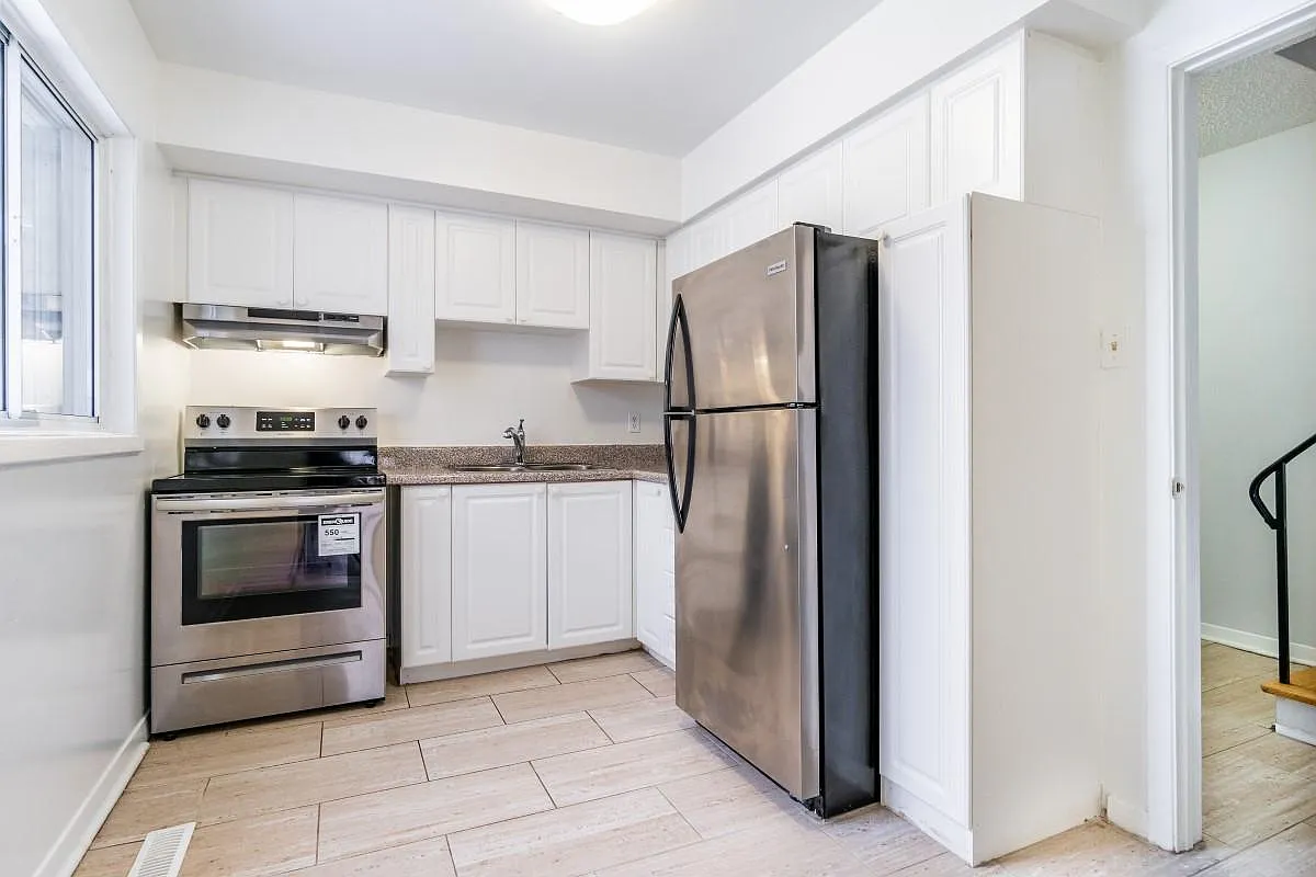 Silverstone Townhomes — Photo 4