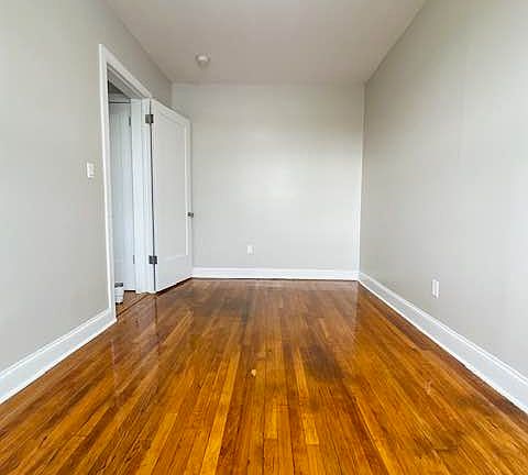 5th image of 450 Suydam St #3