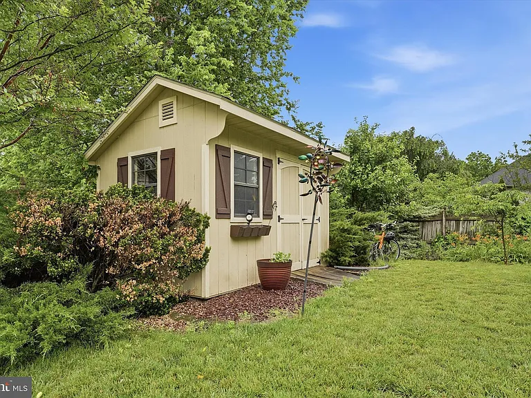 11406 Rolling Green Pl — Photo 45