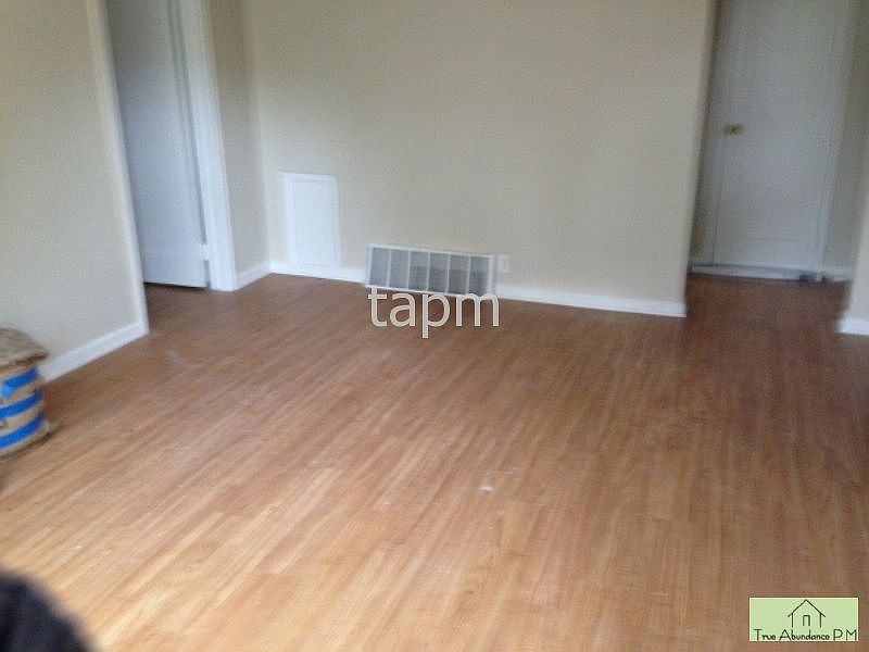 2nd image of 1431 1/2 11th St