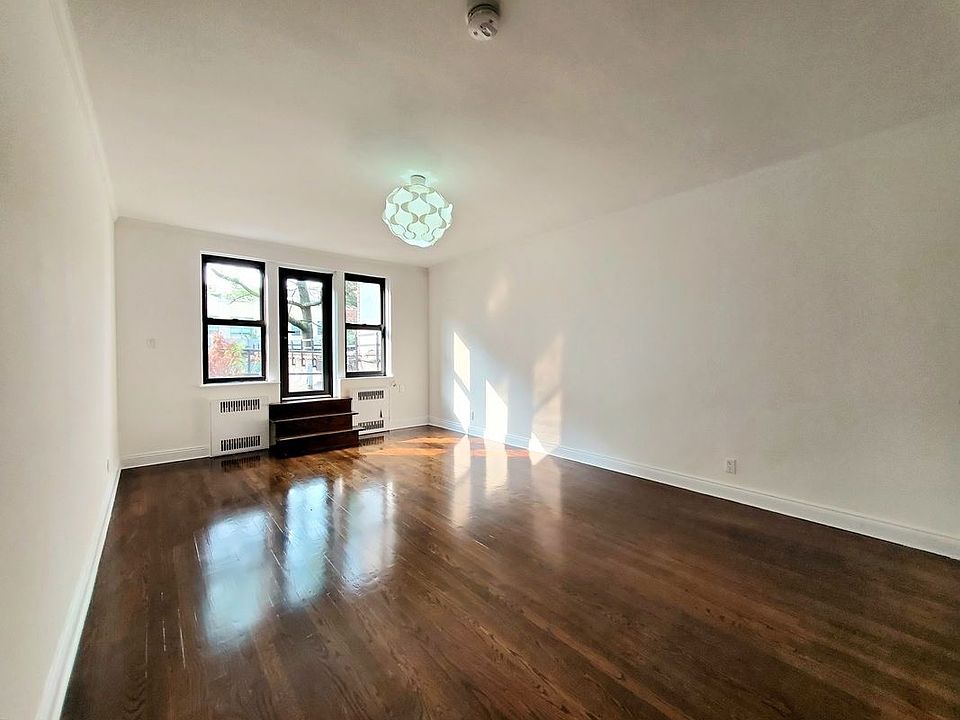 1st image of 154 Henry St #3