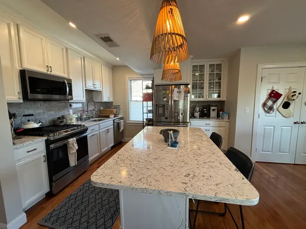 54 Ferdinand St Floor 2, Melrose, MA 02176