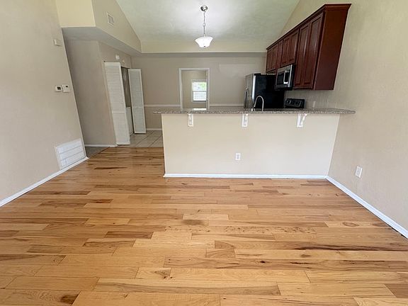 5th image of 428 Brian Ave