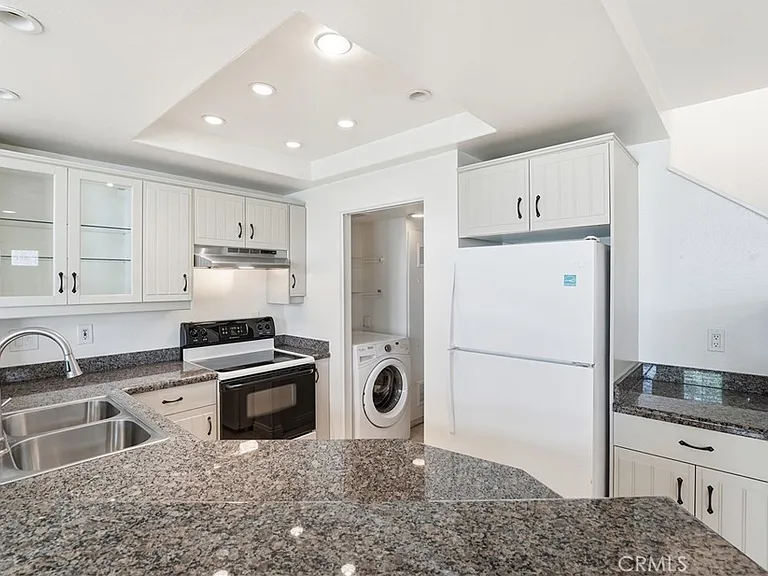 51 Greenmoor — Photo 11