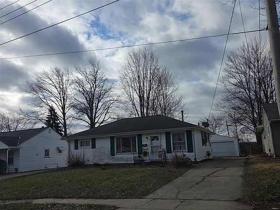 2nd image of 976 Oakwood Dr