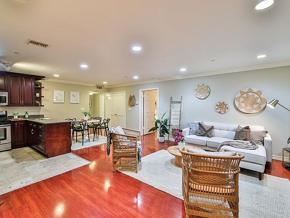 4th image of 5264 Satsuma Ave Unit 3