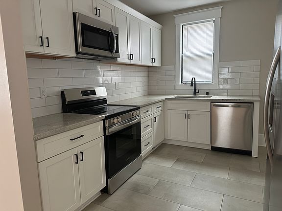 5th image of 906 Marquette Ave