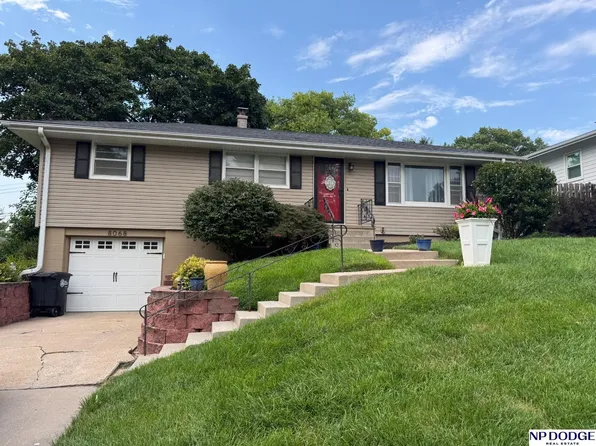 8068 Castelar St, Omaha, NE 68124