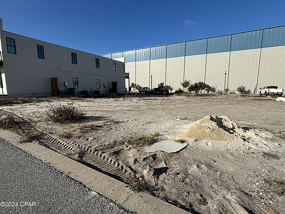 5th image of 8 Dockside Dr