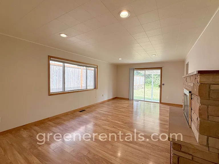1616 10th Ave SW — Photo 8