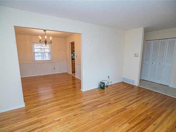 4th image of 2262 Echo Valley Dr