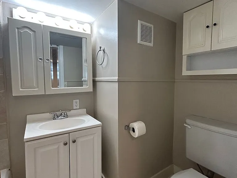 4124 Davenport St — Photo 12