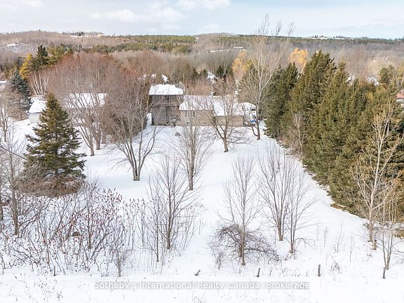 2nd image of 79 Caroline St W