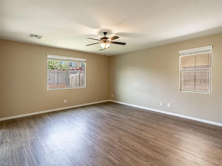 18445 W Saguaro Ln — Photo 15