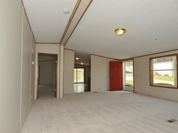 5th image of 144 Willow Pointe Dr