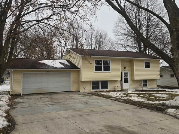 109 Highland Ave, Charles City, IA 50616