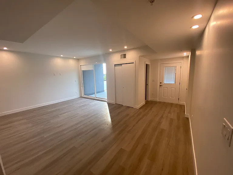 181 W 6th St — Photo 11
