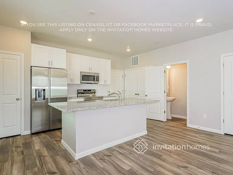 30 N Riverside Dr — Photo 5