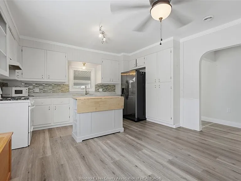 82 Pearl St W — Photo 16