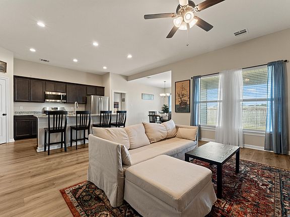 3rd image of 59710 Clifts Cove Dr