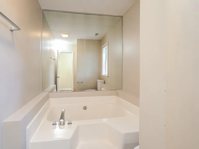 2110 Arden Pl — Photo 12