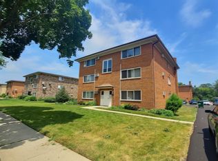 287 8th St #1A, Wheeling, IL 60090