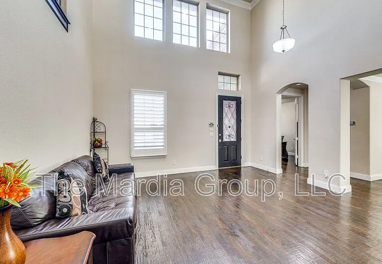 7340 Beranger Dr — Photo 9