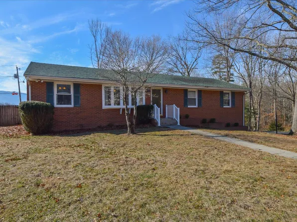 5278 Cherokee Hills Dr, Salem, VA 24153